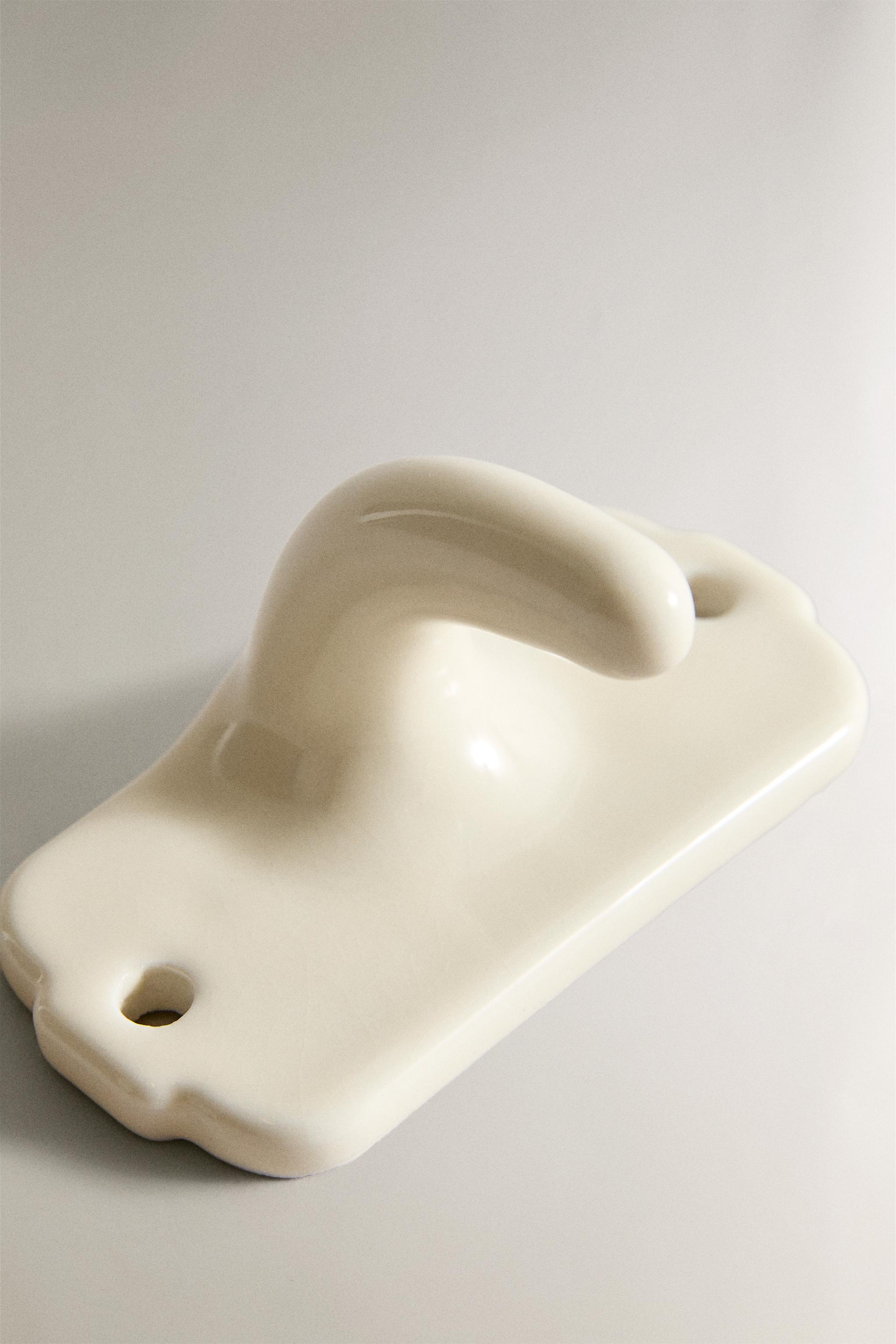 CERAMIC HOOK